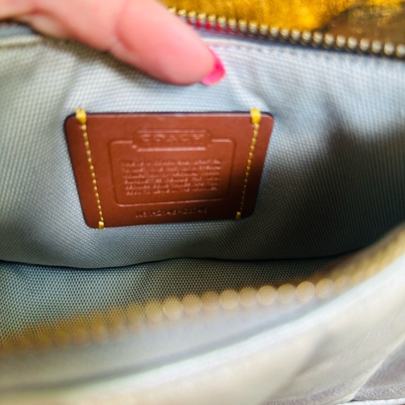 Coach wristlet in silver puffy leather with gold hardware. - Picture 3 of 7